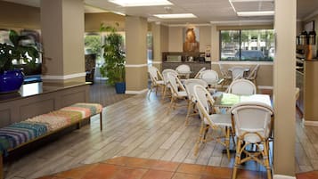 Desayuno buffet incluido todos los días