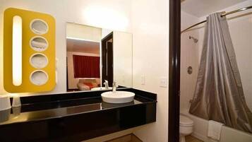 Chuveiro/banheira combinados, toalhas de banho