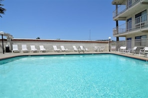 Sesongbasert utendørsbasseng