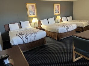 Deluxe Triple Room | Free WiFi, bed sheets - Greensburg Inn (Greensburg)