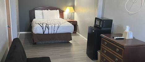 Quarto solteiro clássico | Wi-Fi de cortesia, roupa de cama