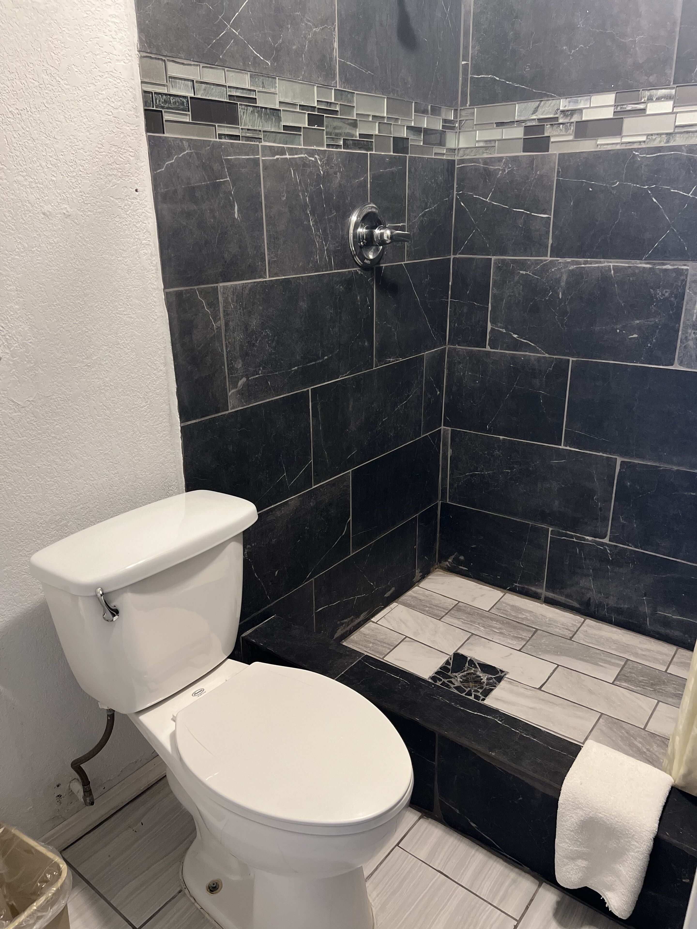 Classic Single Room | Bathroom | Shower, free toiletries, towels
