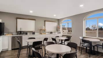 Bao gồm bữa sáng mang đi hàng ngày