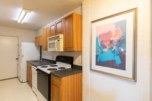 Apartment, 1 Bedroom | Private kitchen | Mini-fridge, microwave