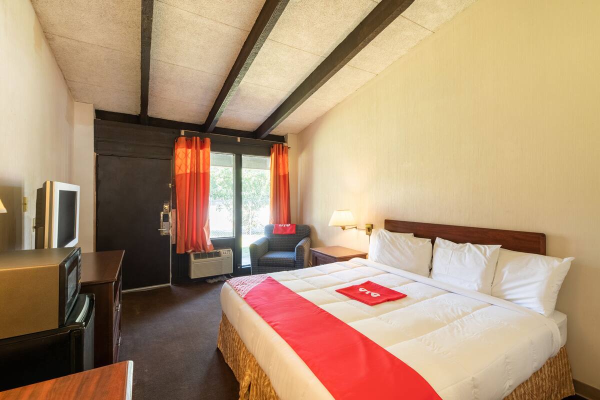 Chambre, 1 très grand lit