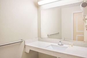 Ducha y bañera combinadas y bañera profunda