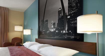 Super 8 by Wyndham Collinsville St. Louis