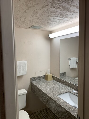 Travelers Inn