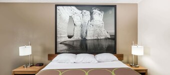 Super 8 by Wyndham Hays KS