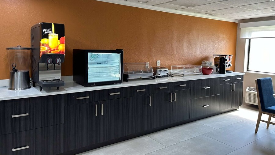 La Quinta Inn & Suites by Wyndham Orlando South