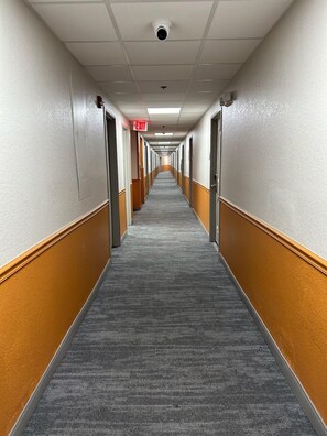 Hallway - Baymont by Wyndham Orlando South (Orlando)
