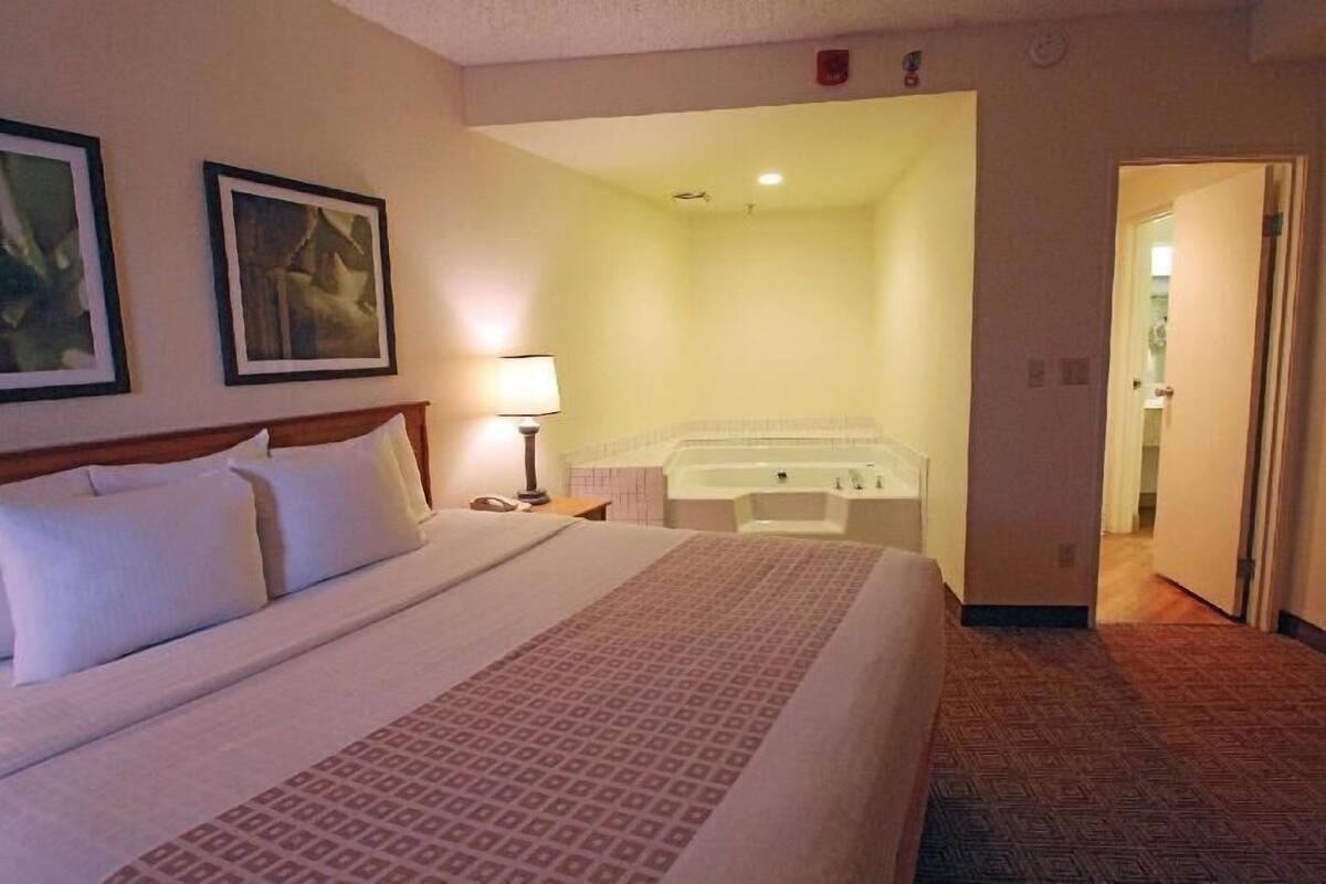 Premium bedding, pillowtop beds, in-room safe, desk