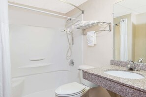 Combined shower/tub, hair dryer, towels