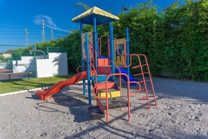 Área de juegos infantiles al aire libre