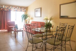 In-room dining - Villas at Fortune Place (Kissimmee)