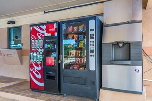 Vending machine - Motel 6 Marshall, TX (Marshall)