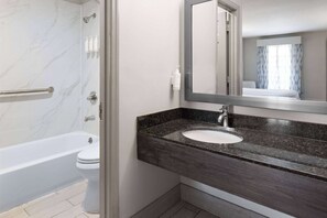 Articles de tocador gratuïts, assecador de cabells i tovalloles 