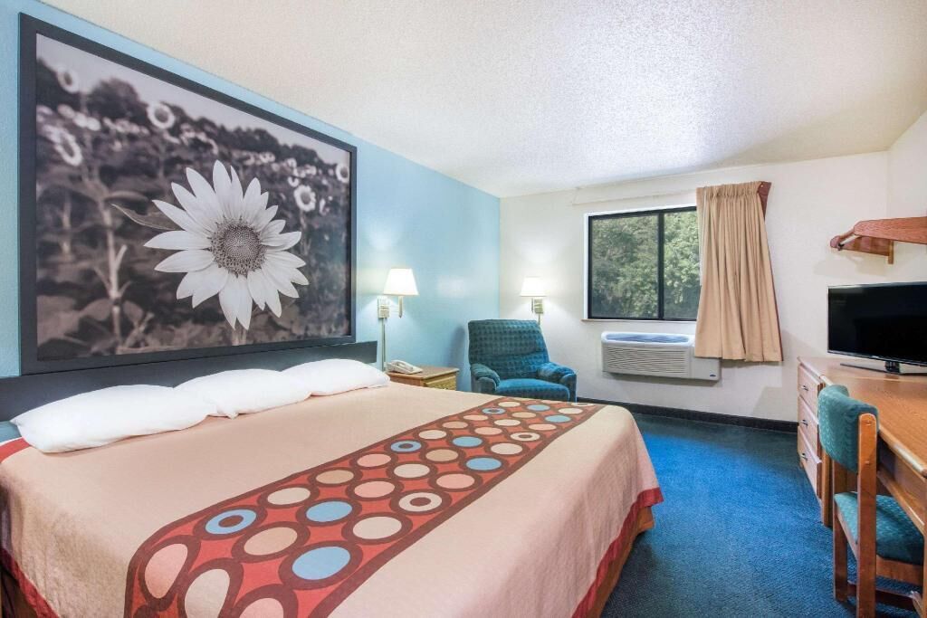 In-room safe, desk, iron/ironing board, free cribs/infant beds