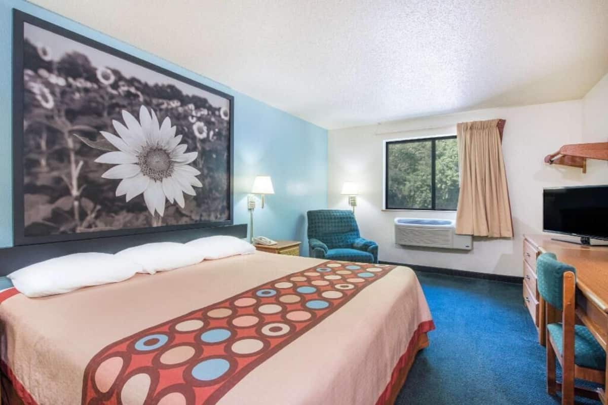 In-room safe, desk, iron/ironing board, free cribs/infant beds