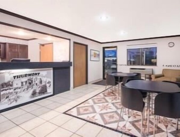 Lobby - Super 8 by Wyndham Thurmont (Thurmont)