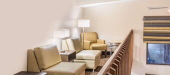 Super 8 by Wyndham Longmont/Twin Peaks