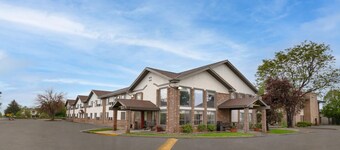 Super 8 by Wyndham Longmont/Twin Peaks