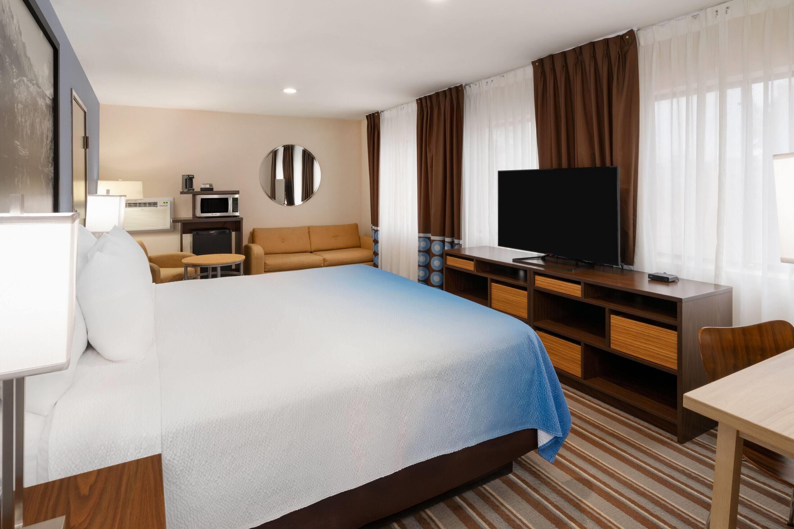 Studiosuite, 1 King-Bett, Nichtraucher (Second Floor) | Schreibtisch, Verdunkelungsvorhänge, Bügeleisen/Bügelbrett