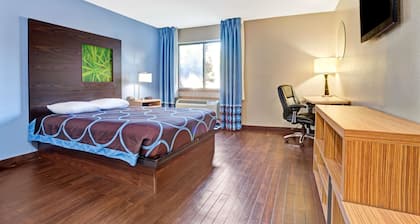 Super 8 by Wyndham Louisville Airport