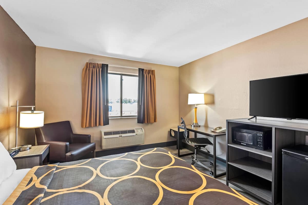 Desk, free cots/infant beds, rollaway beds, free WiFi