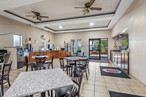 Café da manhã continental grátis todos os dias