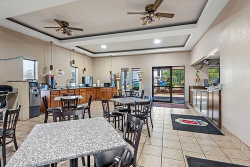 Super 8 by Wyndham Terre Haute