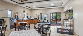 Super 8 by Wyndham Terre Haute