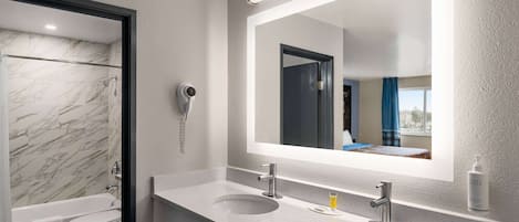 Duschwanne, Komfortbadewanne, Regendusche, Haartrockner