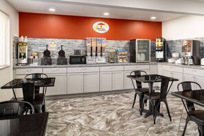 Desayuno continental gratuito y diario