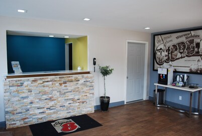 Super 8 by Wyndham Warner Robins