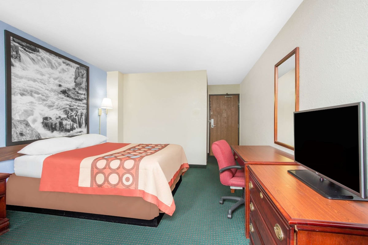 1 bedroom, down comforters, Select Comfort beds, in-room safe