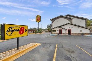 Exterior - Super 8 by Wyndham Warner Robins (Warner Robins)