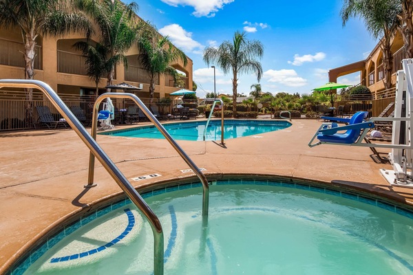 Outdoor pool, sun loungers