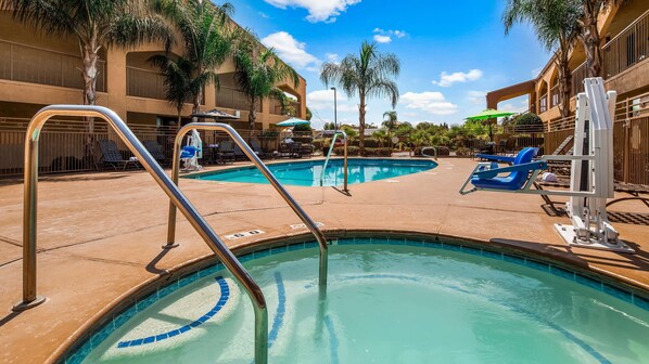 Outdoor pool, pool loungers