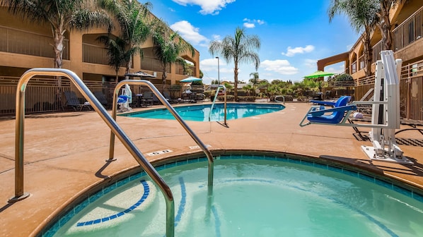 Outdoor pool, pool loungers