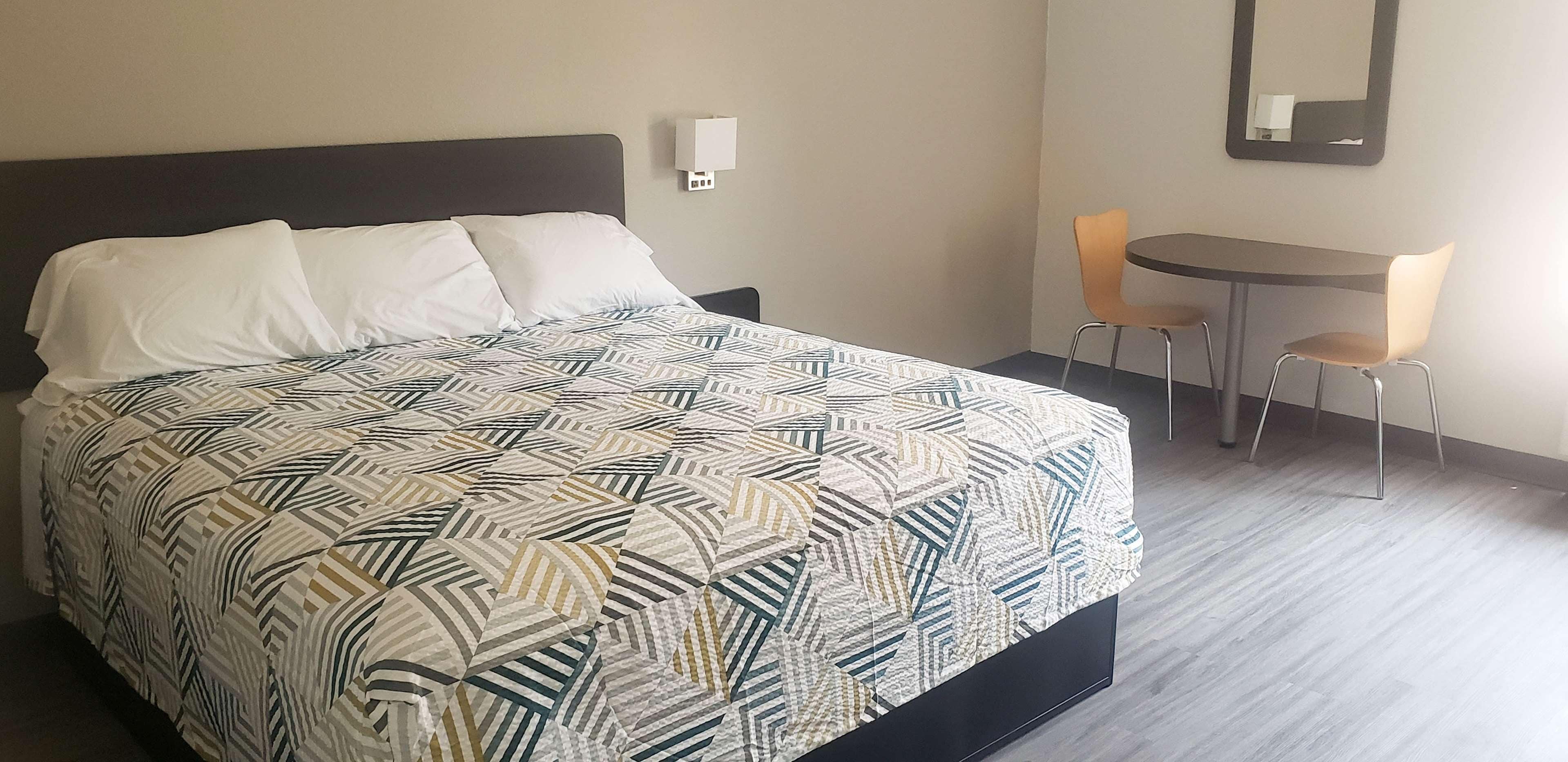 Laptop workspace, blackout drapes, free WiFi, bed sheets