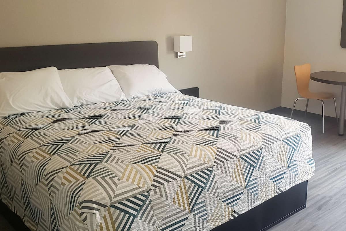 Laptop workspace, blackout drapes, free WiFi, bed sheets