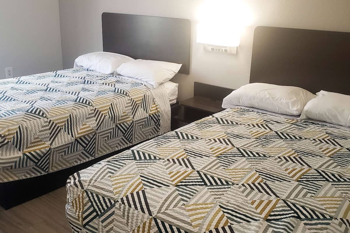 Laptop workspace, blackout drapes, free WiFi, bed sheets