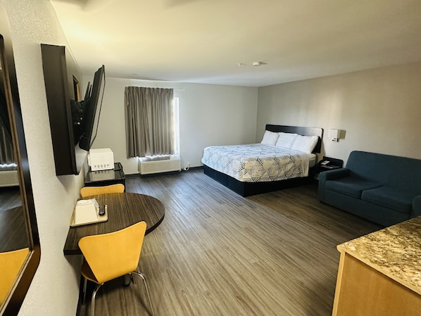 Deluxe Room, 1 King Bed, Non Smoking, Kitchenette | Private kitchenette | Mini-fridge