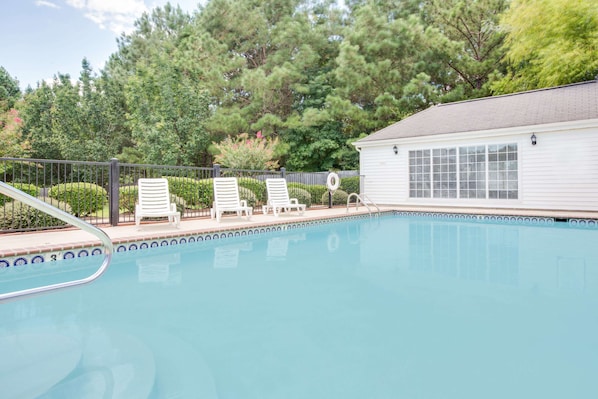 Seasonal outdoor pool, pool umbrellas