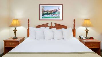 Schreibtisch, Verdunkelungsvorhänge, Bügeleisen/Bügelbrett