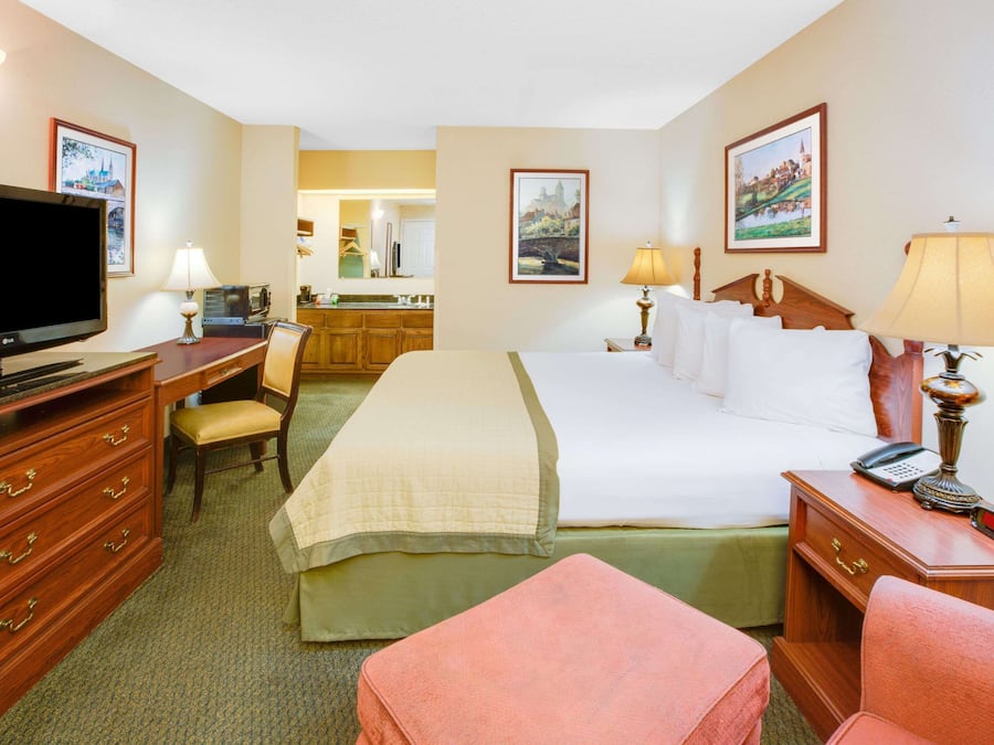 Room, 1 King Bed | Desk, blackout drapes, iron/ironing board, free WiFi