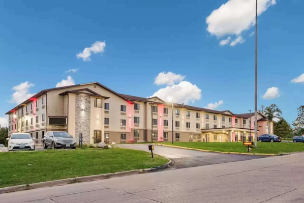 Hotel features a modern architectural design with a prominent entrance and windows on each floor.