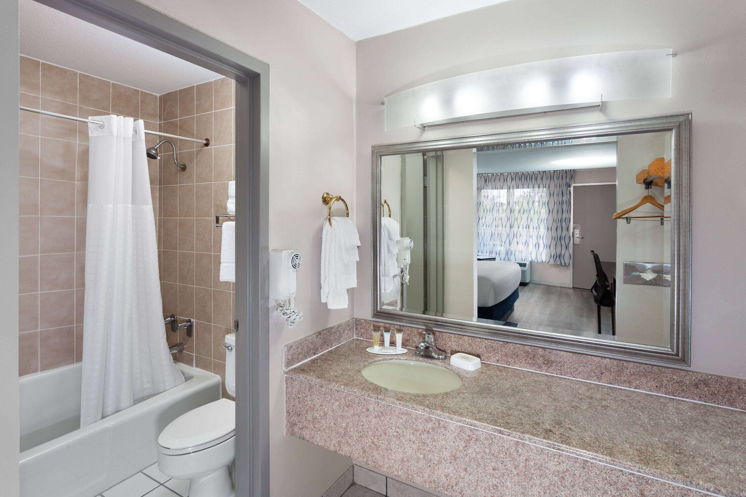 combined shower/bathtub, free toiletries, hair dryer, towels