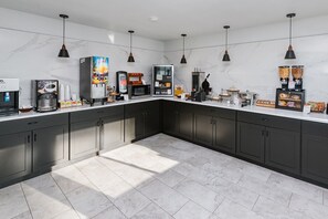 Petit déjeuner en libre-service compris tous les jours